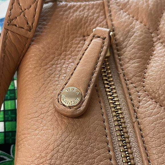 Like new Vera Bradley beige crossbody purse - Picture 5 of 13